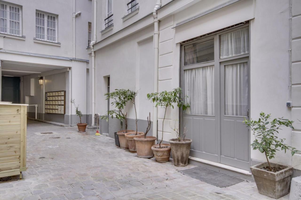 3 People - Place Des Vosges Paris By Weekome Apartment Bagian luar foto